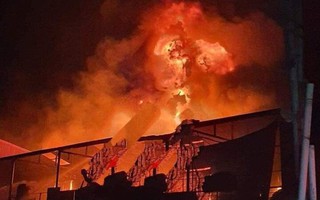 Cháy xưởng nhựa ở Vĩnh Phúc trong đêm
