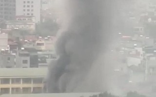 Hà Nội: Cháy phòng hiệu phó trường THCS Văn Quán, khói đen bốc cao nghi ngút