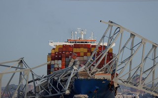 Mỹ: Thủy thủ đoàn nói tàu container bị 'mất kiểm soát' trước khi đâm sập cầu