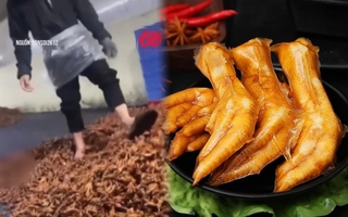 Rùng mình hình ảnh chân gà siêu cay trên TikTok bị giẫm đạp, đổ đống dưới đất: Nhìn thế này liệu còn ai dám ăn?