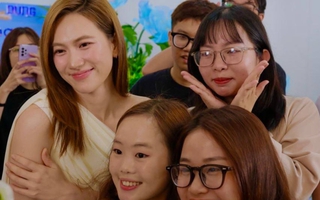 Mời Phương Anh Đào (Mai) của Trấn Thành đến công ty tám chuyện và chụp ảnh đúng 8/3, hội nhân viên nữ: Sốc nhẹ, nhưng ưng nha!