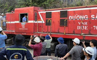 Thông tuyến đường sắt Bắc - Nam sau gần 10 ngày sạt lở hầm Bãi Gió