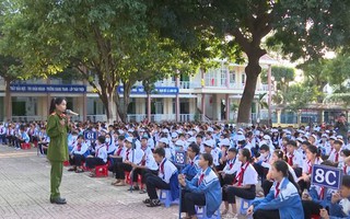 Cảnh báo hiện tượng "tín dụng đen" bủa vây trường học