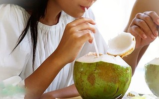 Nắng nóng có nên uống nước dừa mỗi ngày?