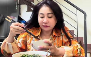 NSƯT Thoại Mỹ ăn cơm đạm bạc: "Tôi chan nước lọc vào cơm để ăn cũng được"