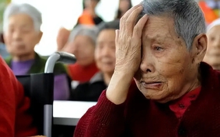 Tuổi 80 vào viện dưỡng lão ở, bà mẹ này bất lực, rơi nước mắt: "Nuôi đứa con hiếu thảo quan trọng hơn đứa con học giỏi"