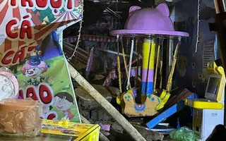 Mưa lớn làm sập tường khu vui chơi ở Hà Nội, 3 cháu nhỏ chết thương tâm