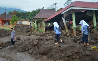 Lũ dung nham càn quét Indonesia, gần 70 người thiệt mạng