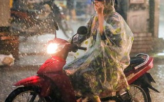 Mưa dông ở Bắc Bộ và Nam Bộ kéo dài trong nhiều ngày tới