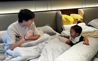 Khoảnh khắc gia đình được Cường Đô La chia sẻ: Anh hai Subeo chơi cùng em út cực đáng yêu