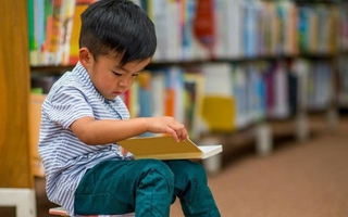 Đọc sách không phù hợp với lứa tuổi "phá hủy" cuộc đời con thế nào?