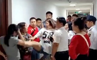 Hà Nội: Sau cú đạp của người phụ nữ, một cư dân chung cư phải nhập viện