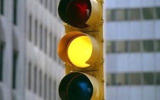 Bỏ đề xuất cấm tuyệt đối vượt đèn vàng