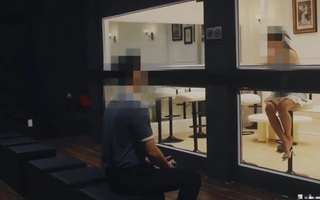 Sốc với quán cà phê "blind date" ở TPHCM: Nữ không nhìn thấy nam, còn nam thoải mái chọn bạn nữ "như 1 món hàng"