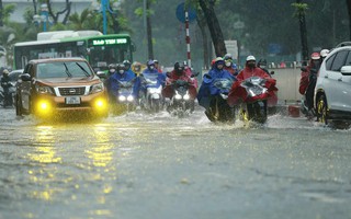 Hà Nội: Nhiều khu vực đang mưa lớn, cảnh báo rủi ro thiên tai do lốc, sét, mưa đá cấp độ 1