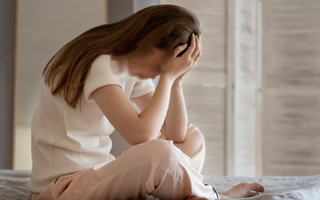 Một buổi chiều chồng trở về nhà, đặt 3 tỷ lên bàn và hỏi tôi: "Em có thể ly hôn với anh không?"