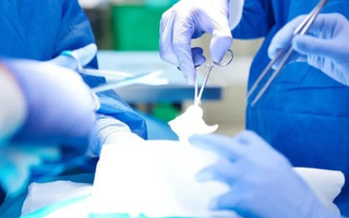 Bỏ quên băng gạc y tế trong bụng gần 14 năm