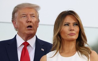 Bà Melania được khuyên bỏ ông Trump