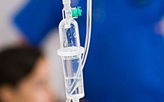 Phát hiện đường dây truyền dịch cho người bệnh trong… quán cà phê