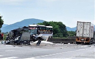 Xe tải va chạm liên hoàn ở Hà Tĩnh, 3 người tử vong