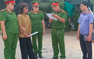 Hơn 40 cảnh sát khám xét nơi người phụ nữ tố bị giam, hành hạ như thời trung cổ