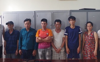 Bắt 8 người trong ngôi nhà có dấu hiệu bất thường