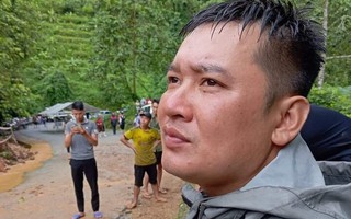 Người đàn ông kể phút kéo bé gái tháo chạy khi đất đá ào ào ập xuống sau lưng