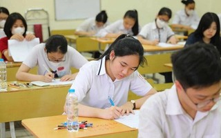 Một trường Hà Nội giảm hơn 16 điểm chuẩn vào lớp 10, có bất thường?