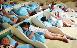 Gửi 1 bức ảnh vào nhóm chat rồi thu hồi vội sau 10 giây, cô giáo mầm non bị phụ huynh chê trách nặng lời