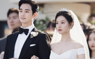 Kim Soo Hyun đã cầu hôn Kim Ji Won tại Thụy Sĩ?