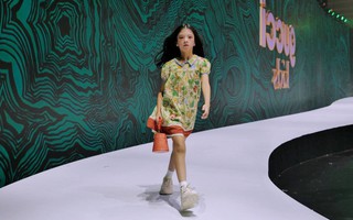 HOT: Mẫu Việt 10 tuổi Ella Bùi mở màn cho show Gucci Kids, thần thái quá đỉnh