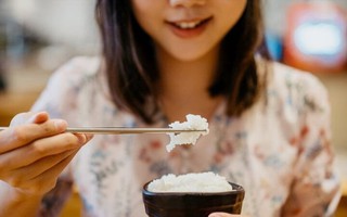 Cách ăn cơm thoải mái không lo tăng đường huyết
