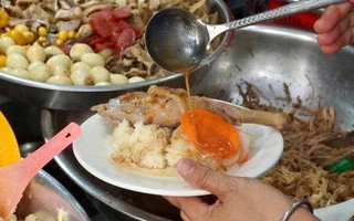 Cầm 100 nghìn đi ăn xôi gà Number One cạnh chợ Bến Thành được Michelin đề xuất