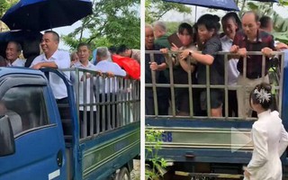 Đám hỏi ở Vĩnh Phúc gây sốt mạng khi cả nhà trai đi xe tải "mui trần"