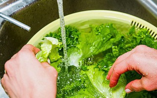 Nên rửa rau trước khi cắt hay cắt xong mới rửa? Thì ra bấy lâu rất nhiều người hiểu sai
