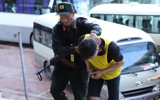 Sự cố bất ngờ chưa từng kể sau cuộc đột kích, bắt 155 người trong toà nhà "bất khả xâm phạm"