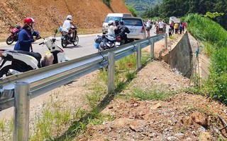 Ô tô lao xuống vực bốc cháy, 2 người thương vong ở Hà Giang