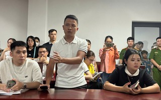 Vụ phụ huynh ‘quây’ trường ở Hà Nội: Yêu cầu nhà trường công khai danh sách học sinh đã tuyển