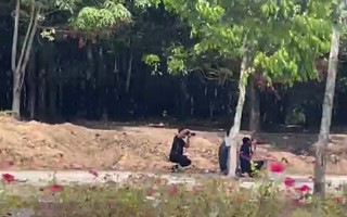 Vụ cô gái khỏa thân chụp ảnh trên đường ở Bình Dương: Đang xác minh người tung ảnh lên mạng