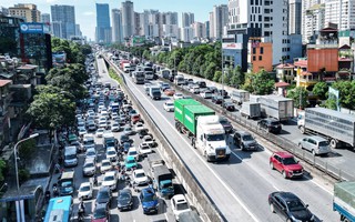 Hà Nội: Ô tô ùn dài trên đường Vành đai 3 trên cao trước nghỉ lễ 2/9