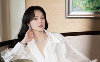 Dương Cẩm Lynh khoe nhan sắc ngày càng thăng hạng, khẳng định không "dao kéo"