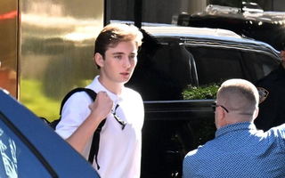 Barron Trump là hậu bối của rich kid Chao và "người phụ nữ quyến rũ nhất hành tinh"