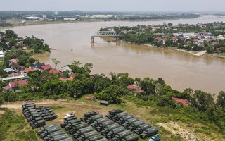 Vụ sập cầu Phong Châu: Vì sao chưa thể lắp đặt cầu phao?