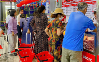 Bão chưa vào nhưng Hà Nội đã “cháy” thực phẩm