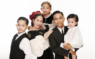 Khánh Thi - Phan Hiển khoe bộ ảnh gia đình năm mới đẹp như tranh, hé lộ cuộc sống hôn nhân sau 2 năm đám cưới