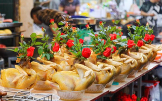 Chuyên gia lý giải vì sao cỗ cúng dùng gà trống mà không dùng gà mái