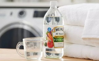 Thêm một ít giấm khi giặt quần áo có tác dụng gì?