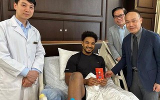 Cầu thủ Nguyễn Xuân Son xuất viện, đón Tết tại Nam Định