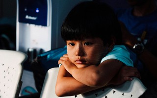 Nếu có trải nghiệm thời thơ ấu đầy đau thương, trẻ sẽ hình thành 5 tính cách này