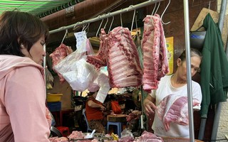 Giá thực phẩm 'nhảy múa': Người mua giật mình, tiểu thương 'đứng ngồi không yên'